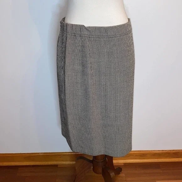 St. John Gray Knit Shirt Suit with Belted Blazer - Picture 11 of 12